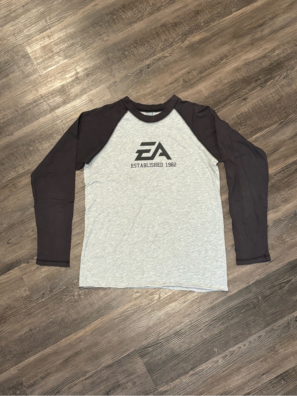 EA Established 1982 Raglan Long Sleeve Shirt - Gray & Black